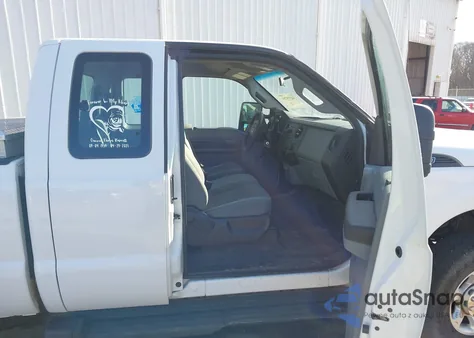 2013 Ford F-250 Xl z USA, uszkodzony, nr VIN 1FT7X2B61DEA46341